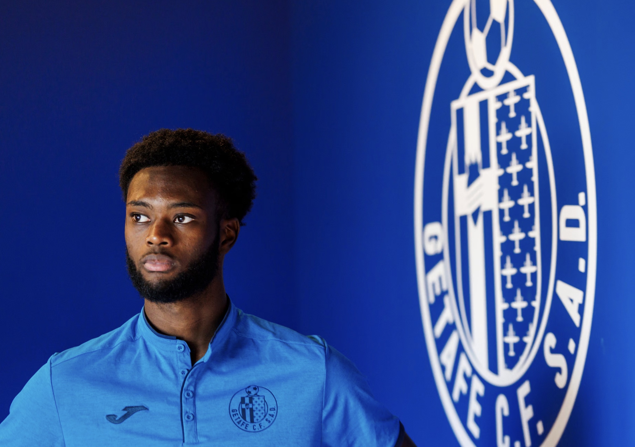 Abu Kamara: Hành trình từ sân bóng trong lồng đến đối đầu với Real Madrid_6927fb8e4a235.jpeg