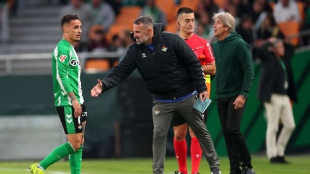 Antony xin lỗi sau pha thẻ đỏ khiến Betis thiệt quân_6927f4b2a14de.jpeg