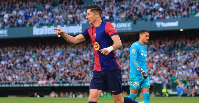 Barca chạm trán Sevilla: Hansi Flick chọn Lewandowski hay Torres?_6927fe6868872.jpeg