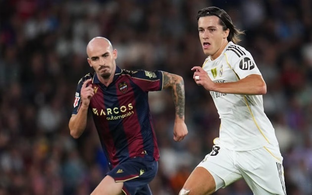 Carreras chơi như Ramos, Real Madrid bay cao_692801159da10.jpeg