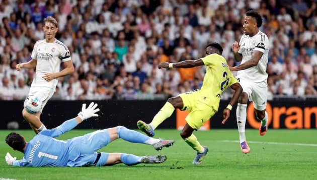 Courtois nhàn tênh nhờ hệ thống phòng ngự thép của Xabi Alonso_6927fdcb6356d.jpeg