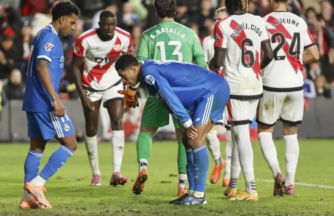 Cuộc khủng hoảng thầm lặng ở hàng tiền vệ Real Madrid_6927f68537810.jpeg