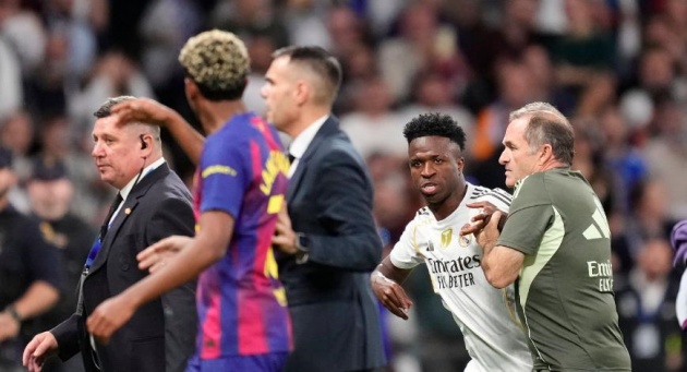 Hé lộ nguyên nhân khiến Vinicius Jr và Lamine Yamal suýt ẩu đả sau El Clasico_6927fa4530811.jpeg
