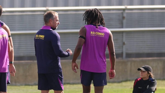 Kounde khiến Flick tính lại, khả năng ra sân còn bỏ ngỏ_6927f7d52b858.jpeg