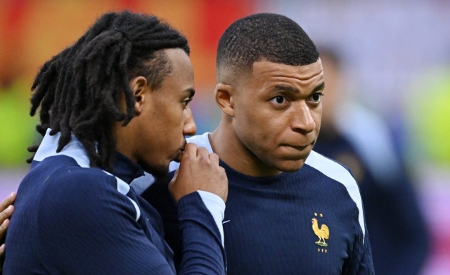 Kounde tán dương Mbappe: “Người truyền cảm hứng và thủ lĩnh tự nhiên”_6928046292fb4.jpeg