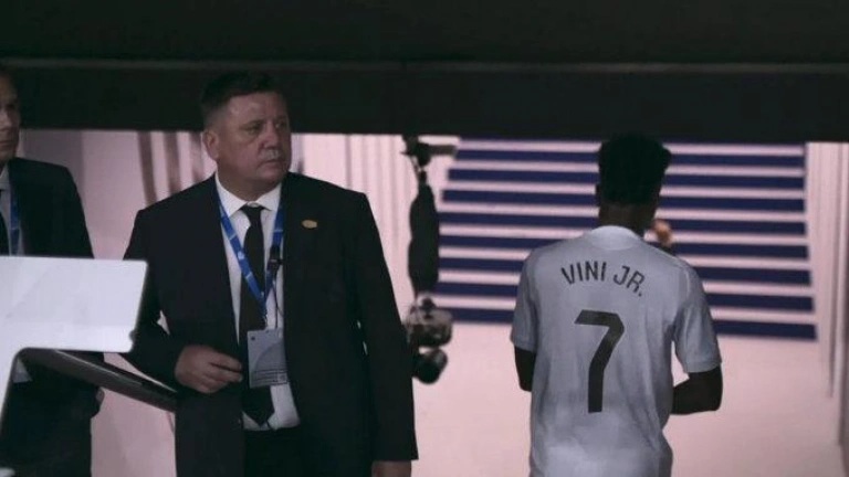 Paco Gonzalez chỉ trích phản ứng của Vinicius khi rời sân trước Barca_6927faa67f979.jpeg