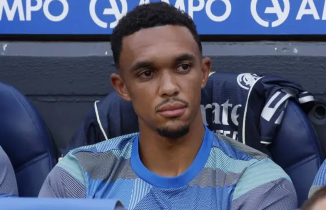 Real Madrid mất Carvajal: Trách nhiệm và cơ hội gọi tên Alexander-Arnold_6927f9f44e568.jpeg