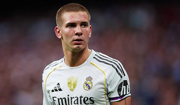 Sau Vinicius, thêm một cầu thủ Real bực bội với quyết định của Xabi Alonso_692802124fa5b.jpeg