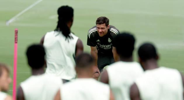 Xabi Alonso tính toán chiến lược cho chuỗi 9 trận quyết định cuối năm_6927f5c299f3f.jpeg