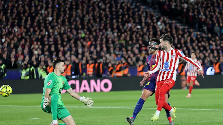 Barcelona áp đảo Atletico, lội ngược dòng giàu bản lĩnh tại Camp Nou_69523336d714b.jpeg