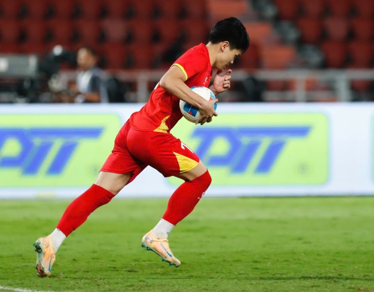 CHÍNH THỨC: Đình Bắc, Trung Kiên đua Quả bóng vàng Việt Nam 2025 cùng Quang Hải và Hoàng Đức, Tiến Linh_69523311563e9.jpeg