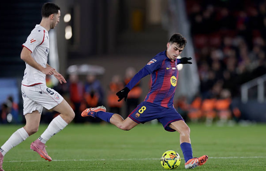 Pedri tỏa sáng, dẫn dắt Barcelona chiến thắng Osasuna 2-0_69523138e37e6.jpeg
