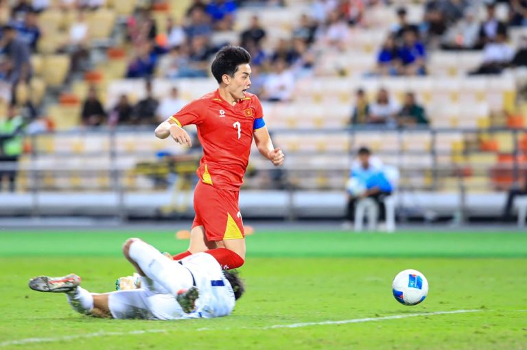 Quả bóng vàng Việt Nam 2025: Đình Bắc và cơ hội lập cú đúp_695232fe59b43.jpeg