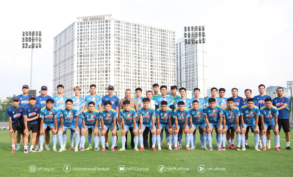 Tin nóng bóng đá Việt Nam hôm nay 25/12: U23 Việt Nam sung sức trước ngày sang Qatar; U19 futsal Việt Nam thắng đậm Brunei 18-0_69523302d7f96.jpeg