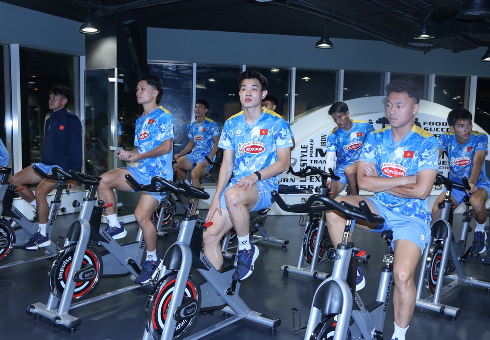 Tin nóng bóng đá Việt Nam hôm nay 27/12: U23 Việt Nam loại một cầu thủ vào ngày 30/12; Hoàng Đức khen Đình Bắc sau khi nhận Quả bóng vàng_695232e4f3a0b.jpeg