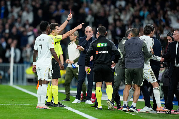 Trọng tài Quintero gây tranh cãi với ba thẻ đỏ cho Real Madrid ở trận thua Celta Vigo_695231ea3dfd1.jpeg