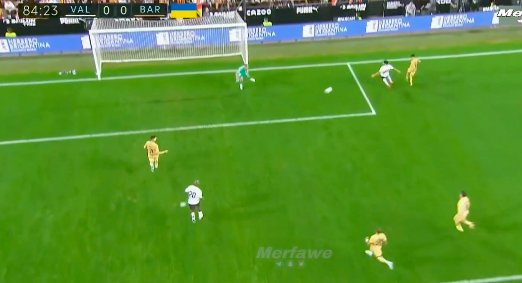 2 bom tấn Barca thi nhau bỏ lỡ không tưởng_695c30fd212b4.png