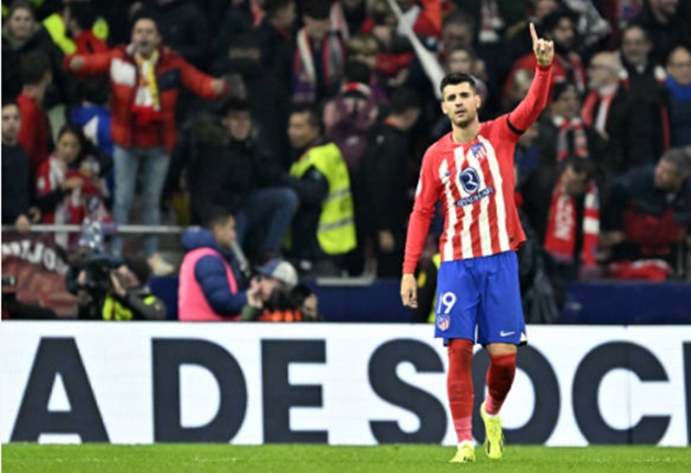 2 trụ cột Atletico vẫy tay tạm biệt khán giả tại Metropolitano_695bcd556e432.jpeg