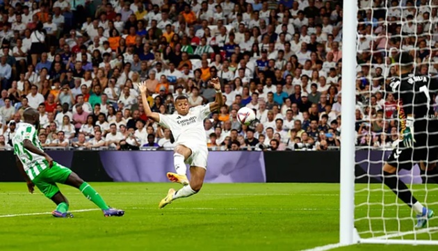 5 điểm đáng chú ý Real 2-0 Betis: Vinicius đổi vận nhờ kiểu tóc; Mbappe giải quyết vấn đề giống Ronaldo_695bbc1e59dc1.jpeg