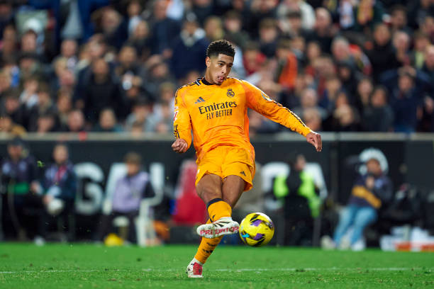 5 điểm nhấn Valencia 1-2 Real Madrid: Lần đầu Bellingham đá hỏng pen; Hình ảnh xấu xí của Vinicius_695b98726c244.jpeg