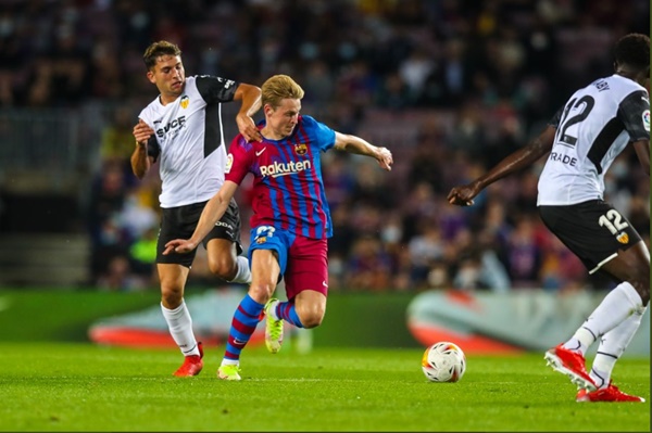 Aguero ra mắt Barca từ ghế dự bị_695c5313bea80.jpeg