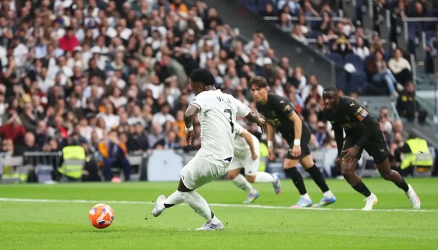 Ancelotti lý giải vì sao đưa Vinicius đá phạt đền trong trận thua Valencia_695b86bc68257.jpeg