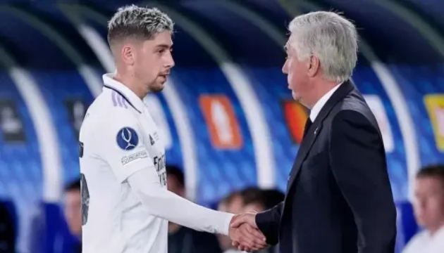 Ancelotti phủ nhận tin đồn, nhưng phòng thay đồ Real Madrid vẫn bất ổn_695ba93f03b0a.jpeg
