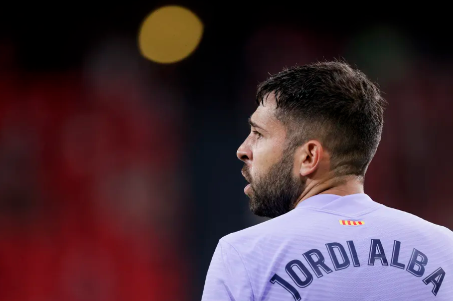 Barca gặp khó khăn, Alba làm điều ý nghĩa_695c5aabd775b.png