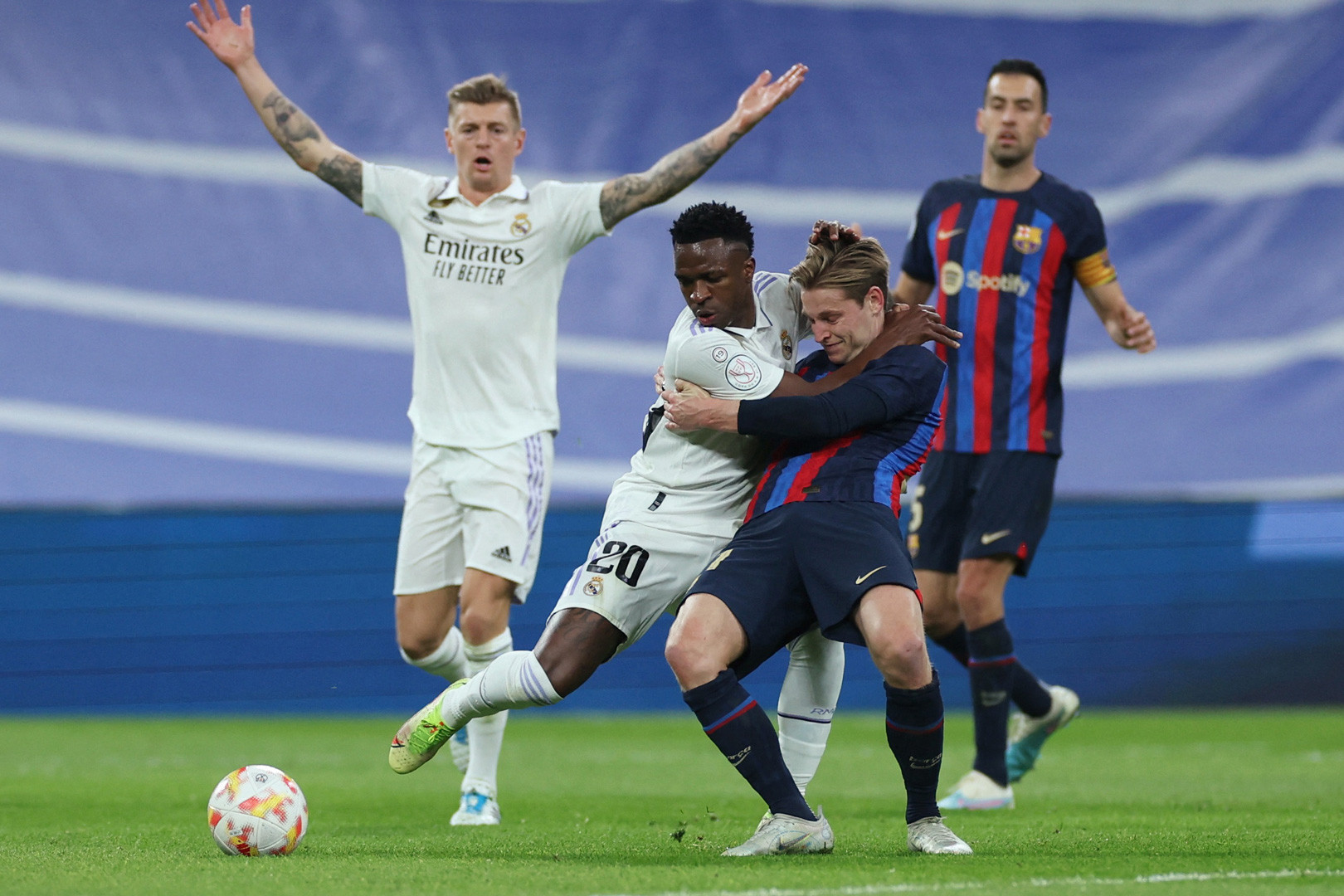 Barca vs Real Madrid: Vinicius đối đầu núi lửa Camp Nou_695c23e3ede8c.jpeg