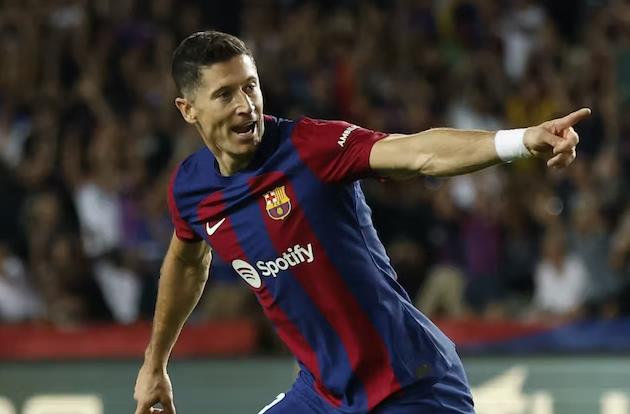 Barcelona sợ phải tăng lương cho Lewandowski_695bfbc423679.jpeg