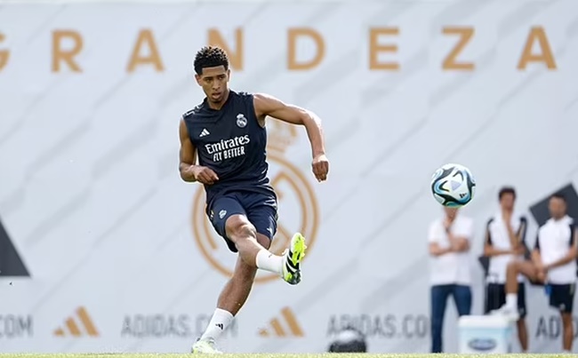 Bellingham chỉ ra ngôi sao bậc thầy tại Real Madrid_695c1cb57faf1.jpeg