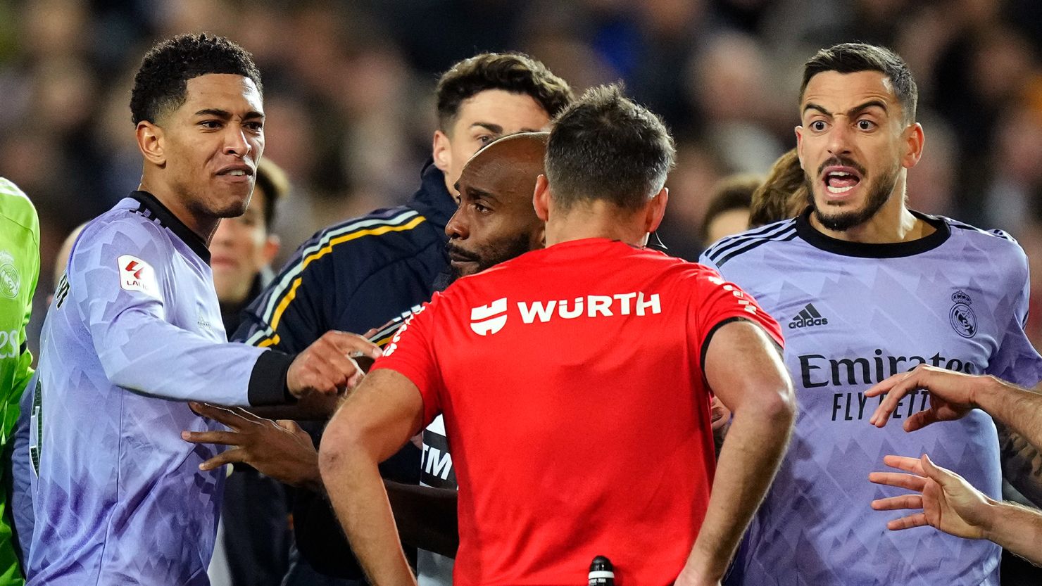 Bellingham: “Một quyết định ngớ ngẩn”_695be8c182346.jpeg