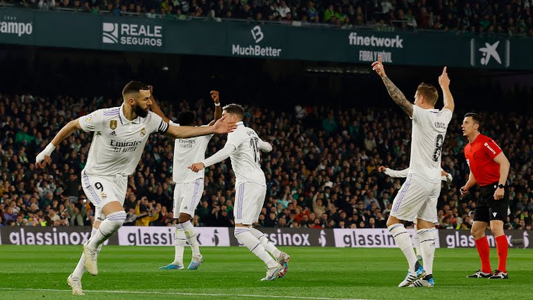 Benzema bị tước bàn, Real bị Barca bỏ xa 9 điểm_695c25b0129d8.jpeg