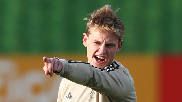 Bị so sánh với Xavi và Iniesta, tân binh đắt giá của Barca phản ứng ra sao?_695ccc3de1648.jpeg