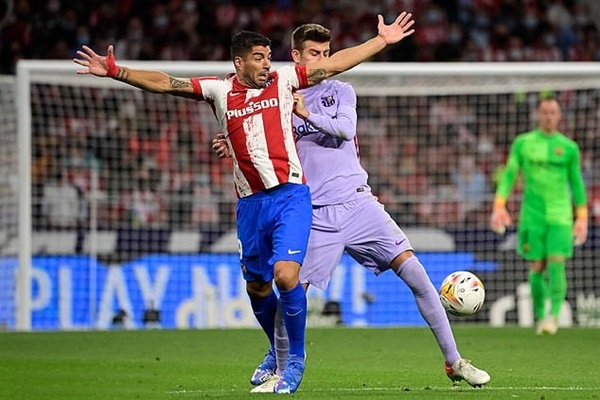 Bị Suarez cà khịa, Ronald Koeman phản ứng ra sao?_695c55840c653.jpeg