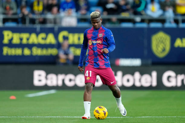 Bị Xavi bỏ rơi, sao trẻ tính đường rời Barca_695bc815eb544.jpeg