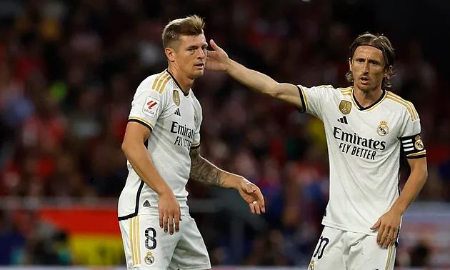 “Bố già” Florentino Perez đích thân giải quyết hợp đồng của Kroos, Modric_695bce33c0067.jpeg