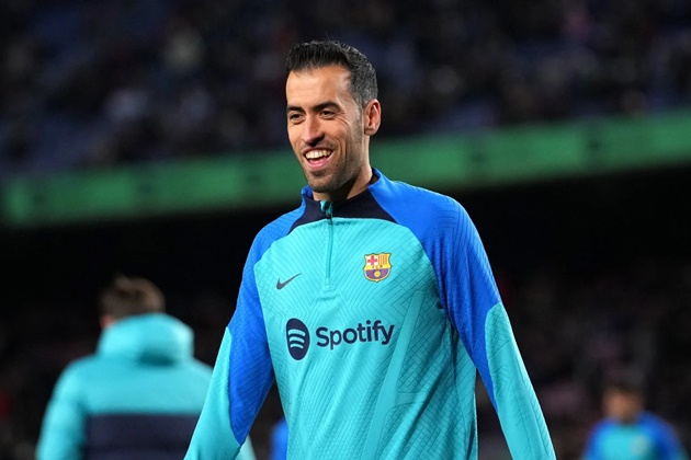 Busquets ‘quay xe’, Barca lại khiến công thần phẫn nộ_695c28ab61869.jpeg