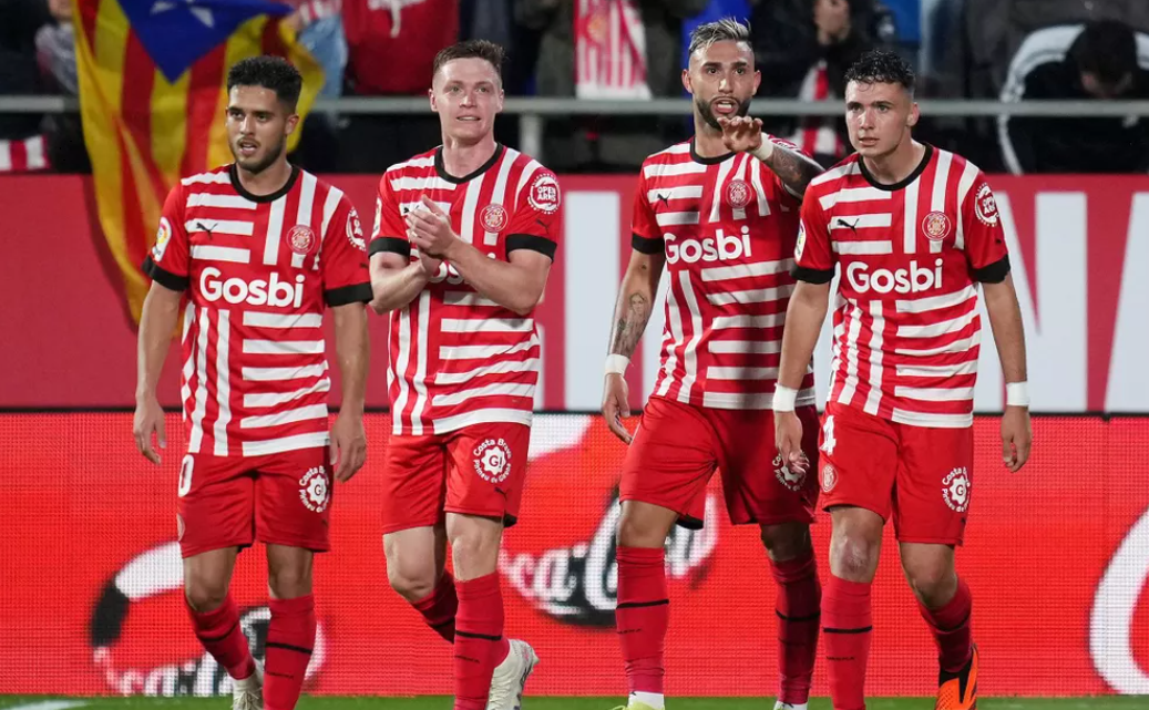 Castellanos lập poker xé lưới Real Madrid_695c2118b530e.png