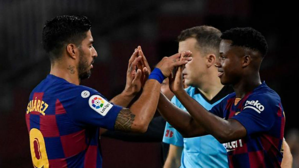 CĐV Barca thật cạn tình, chỉ vì 1 người mà huýt sáo và la ó “công thần” Suarez_695cb55b369ce.jpeg