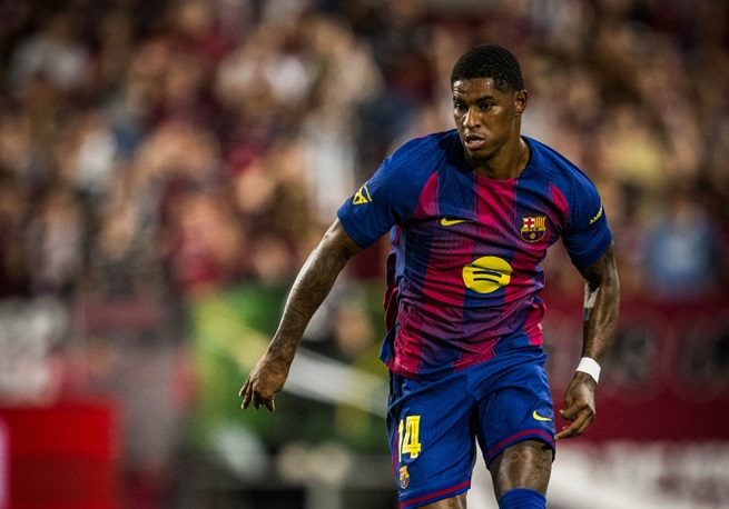 CĐV Barcelona phản ứng trái chiều về màn ra mắt của Marcus Rashford_695b71f63e643.jpeg