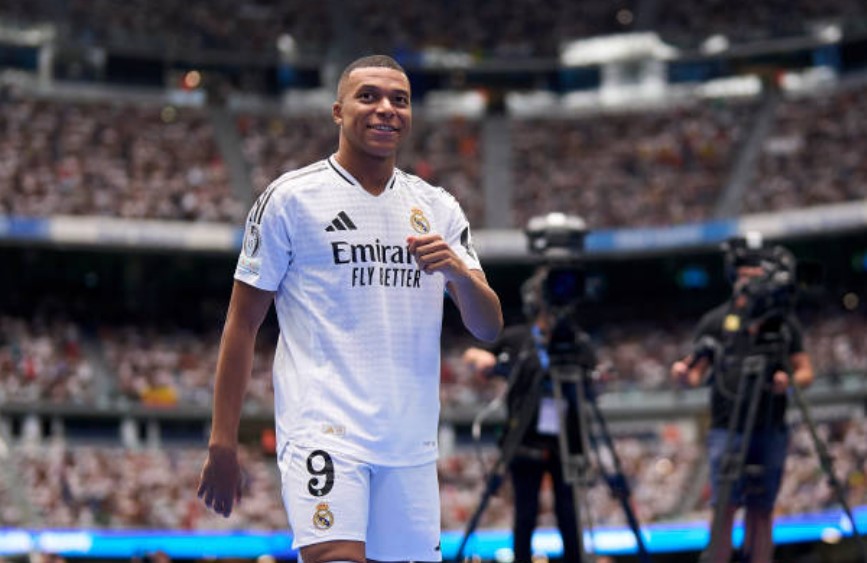 CĐV choáng váng với khả năng học ngoại ngữ của Mbappe_695bc4fef2a3d.jpeg