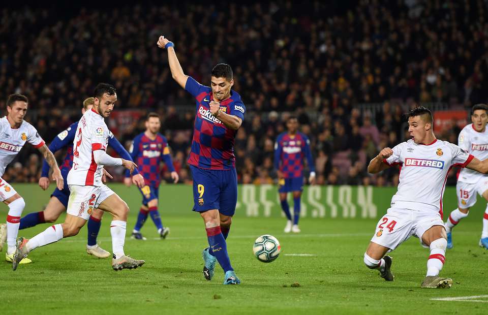 Chẳng cần nhìn, kẻ thất sủng Barca vẫn lập siêu phẩm chấn động Camp Nou_695ca1ec5d31d.jpeg