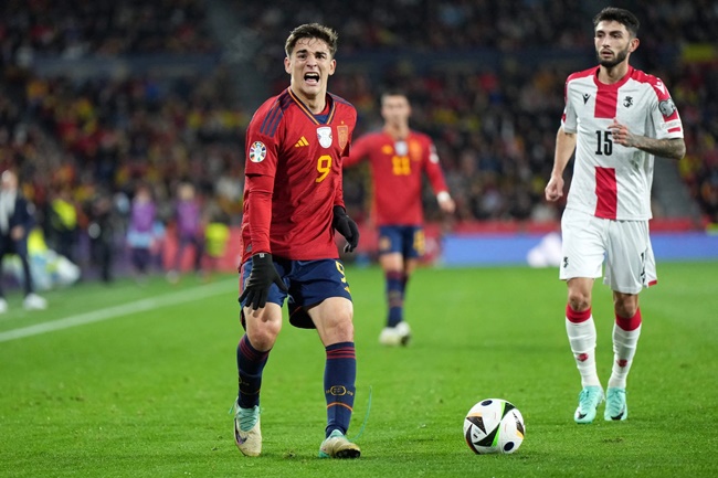 CHÍNH THỨC: Gavi phẫu thuật thành công, rõ thời gian ngồi ngoài_695c08e5835bd.jpeg