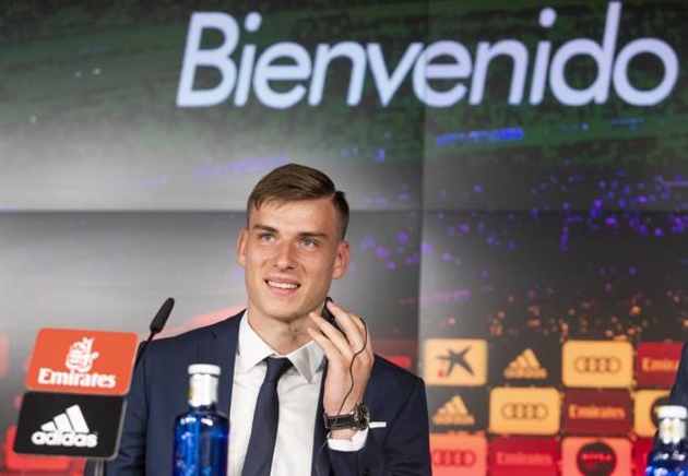 CHÍNH THỨC: Lunin rạng rỡ ra mắt Real Madrid_695d046fa1030.jpeg