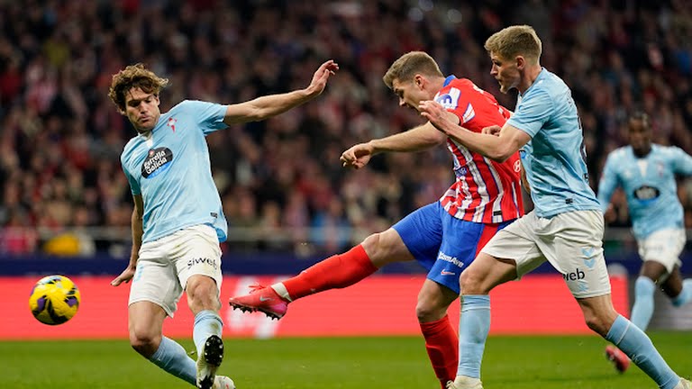 Chơi thiếu người hơn 80 phút, Atletico lỡ cơ hội soán ngôi Real_695b8f6b33f18.jpeg