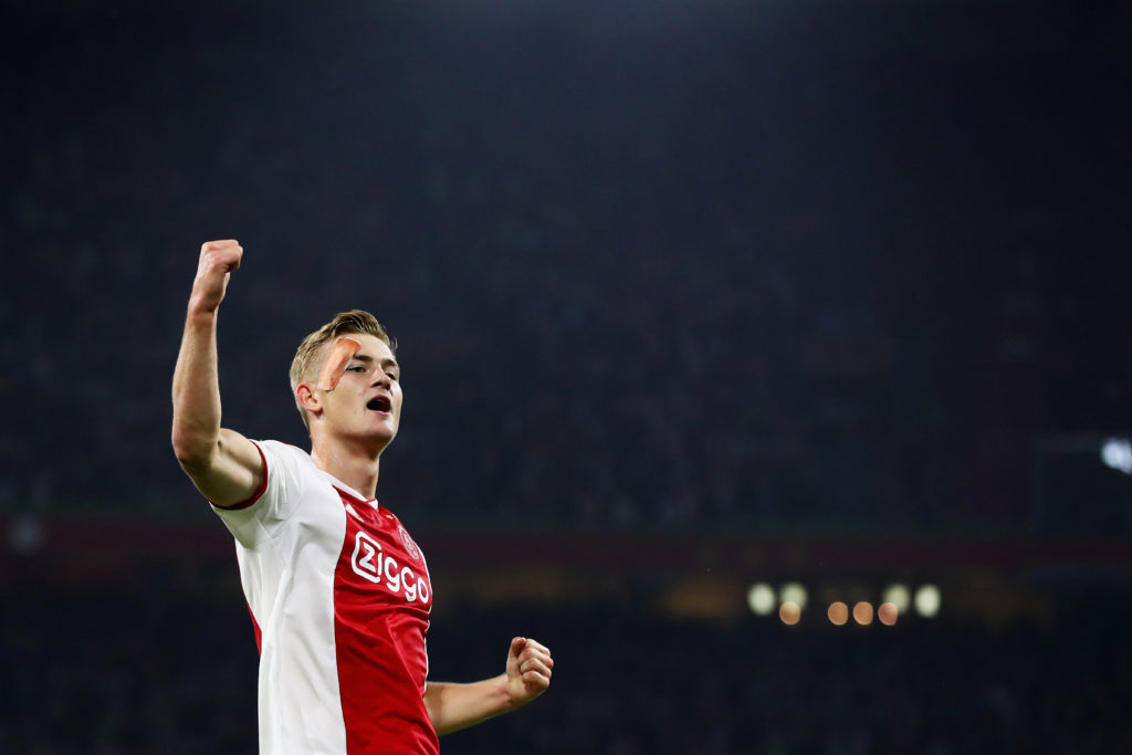 Chưa biết sẽ đến Liverpool hay Barcelona, nhưng De Ligt cần rời Ajax_695cde940a604.jpeg