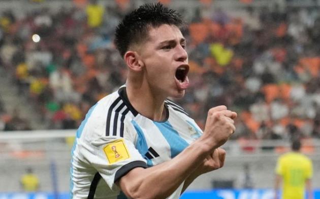 Claudio Echeverri – ‘Messi mới’ được Real, Barca và Man City săn đón là ai?_695c09da239b7.jpeg