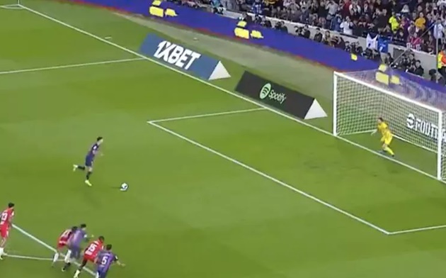 ‘Copy’ Bruno – Jorginho, Lewandowski nếm trái đắng_695c302265655.jpeg