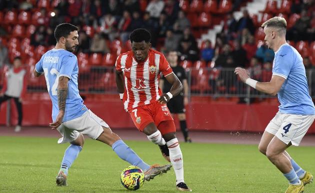 Cựu cầu thủ M.U lập hat-trick kiến tạo trong 5 phút cho Almeria_695c184895217.jpeg